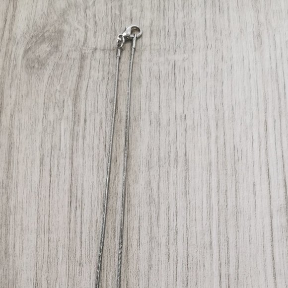 Sterling silver necklace with faux pearl 'drops' - Picture 3 of 3